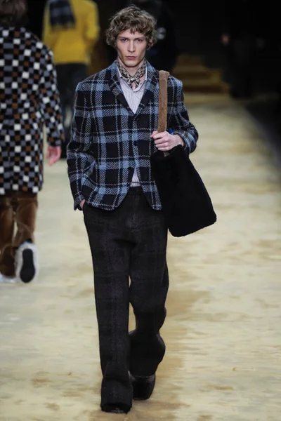 Look 8